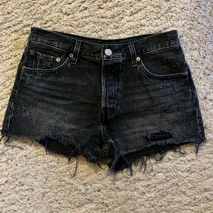 Size 28 Black Levi’s 501 shorts